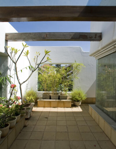 White and Wood Villa Interiors 26